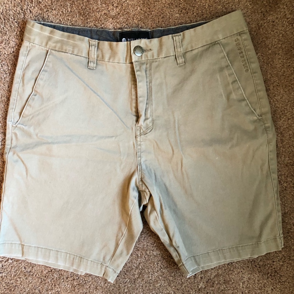 Men’s Billabong khaki shorts size 34!